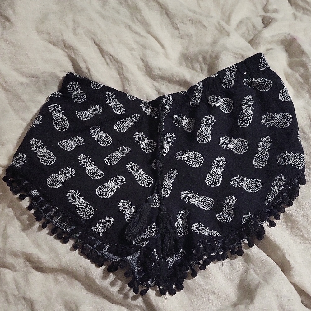 Pineapple lounge shorts